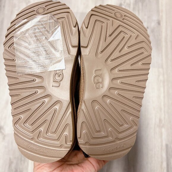 UGG Australia BAILEY BOW II Girls Boots Bow CHESTNUT Sheepskin Toddler US 9 - Picture 8 of 8